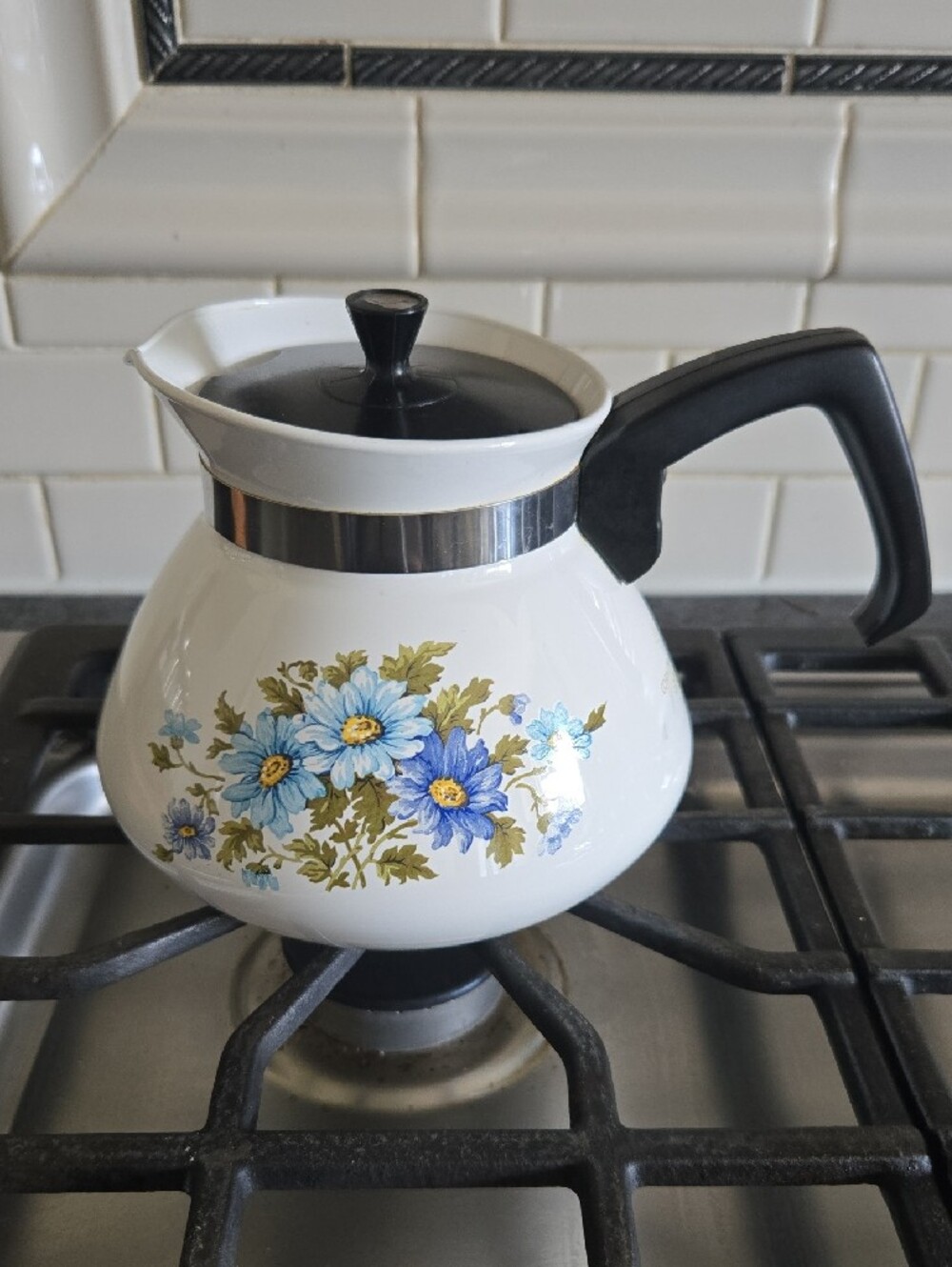 Corningware Vintage 1970's Chelsea Blue Daisy Pattern White Ceramic Teapot - Picture 15 of 15